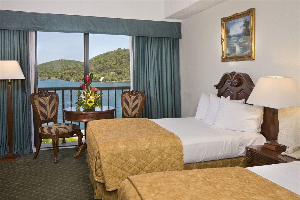Windward Passage Hotel Charlotte Amalie Kamer foto